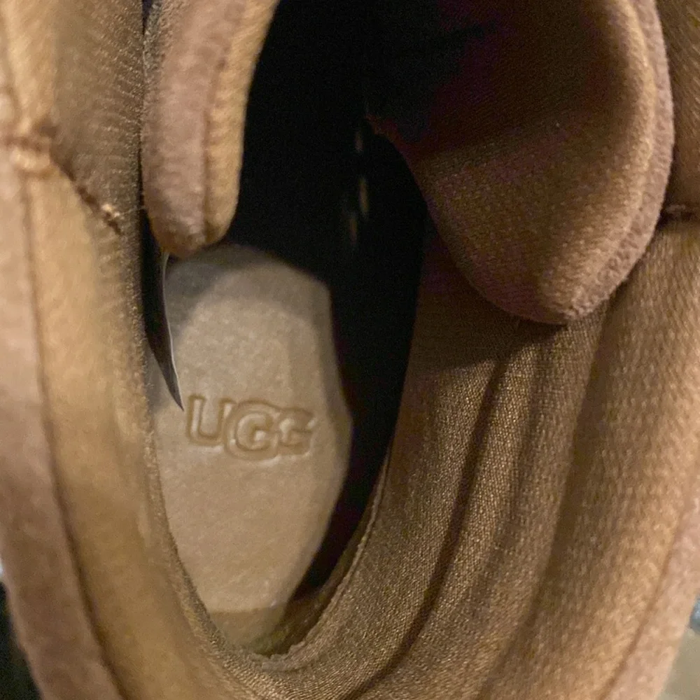 NWOT UGG Zilo II high top leather sneaker; SUEDE DARKER ON RIGHT SHOE TIP - Picture 8 of 11